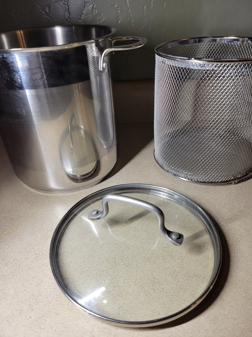 Costco Wholesale Professional Stainless Steel Pot  7-quart W/Strainer And Lid